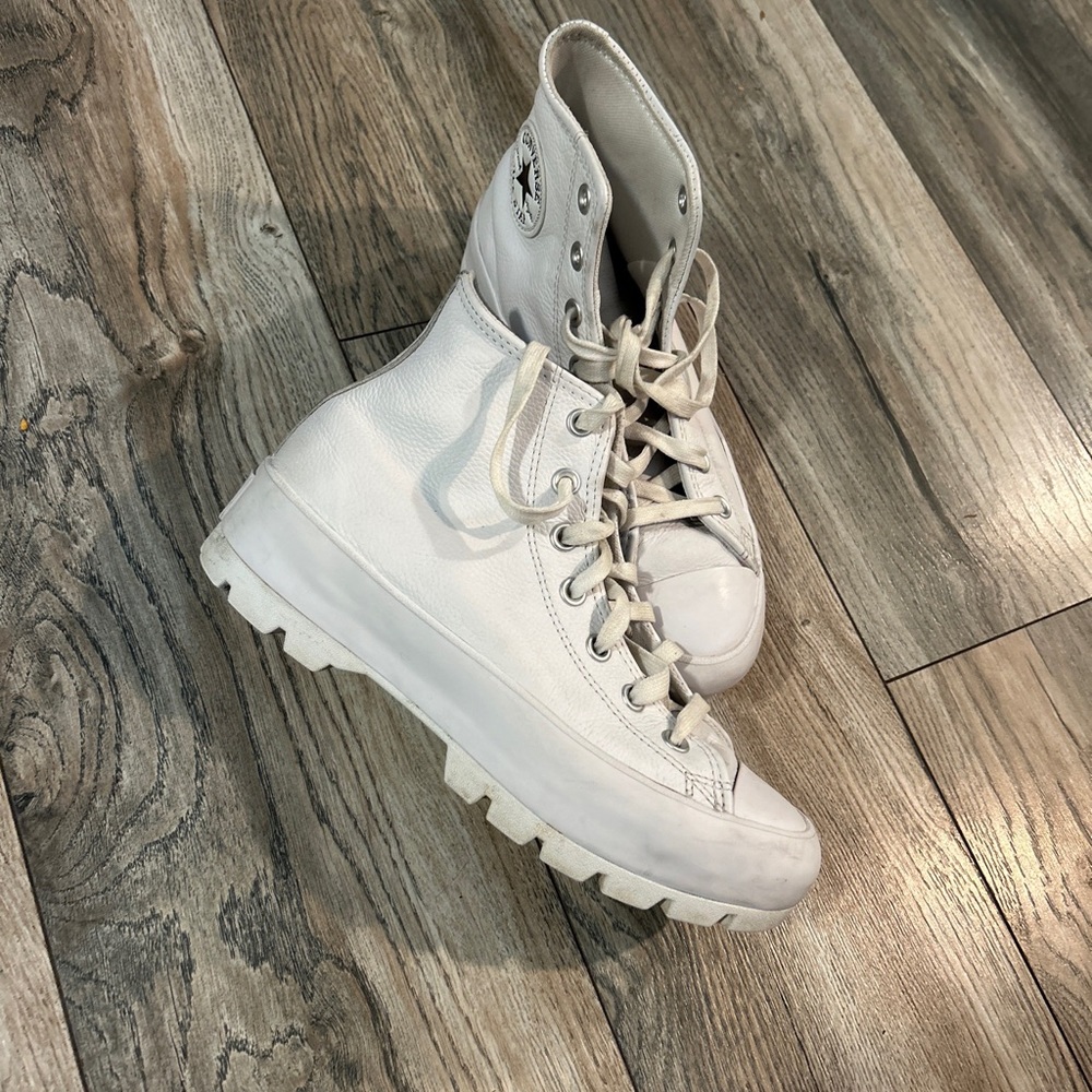 Converse Shoes Women’s 8 White Chuck Taylor Lugged Leather Platform Sneaker
